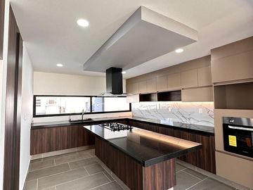 Casa en  venta de 4 recamaras en Parque Queretaro Lomas de Angelopolis Puebla.