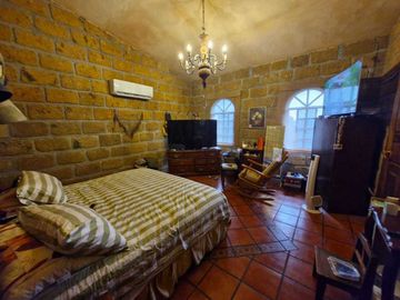 HERMOSA CASA ESTILO HACIENDA, EN PORTAL DEL NORTE