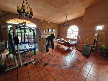 HERMOSA CASA ESTILO HACIENDA, EN PORTAL DEL NORTE
