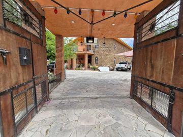 HERMOSA CASA ESTILO HACIENDA, EN PORTAL DEL NORTE