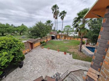 HERMOSA CASA ESTILO HACIENDA, EN PORTAL DEL NORTE