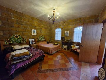 HERMOSA CASA ESTILO HACIENDA, EN PORTAL DEL NORTE