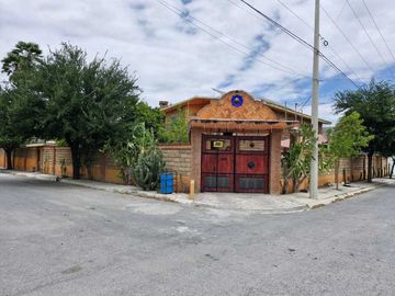 HERMOSA CASA ESTILO HACIENDA, EN PORTAL DEL NORTE