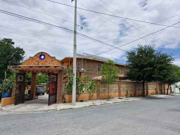 HERMOSA CASA ESTILO HACIENDA, EN PORTAL DEL NORTE