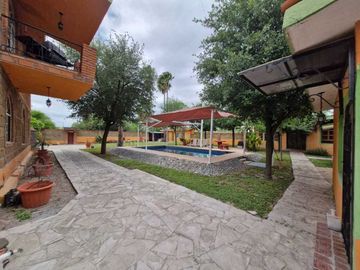 HERMOSA CASA ESTILO HACIENDA, EN PORTAL DEL NORTE