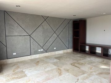 Hermosa Residencia con vista al Lago Yucatán Country Club