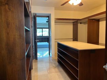 Hermosa Residencia con vista al Lago Yucatán Country Club