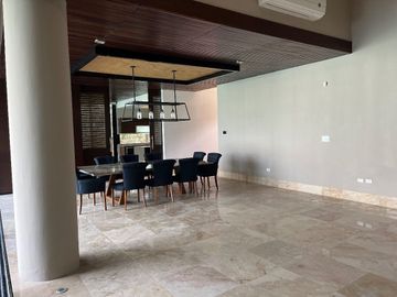Hermosa Residencia con vista al Lago Yucatán Country Club