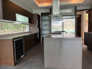 Hermosa Residencia con vista al Lago Yucatán Country Club