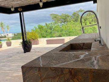 Hermosa Residencia con vista al Lago Yucatán Country Club