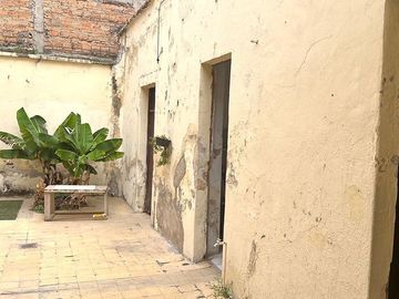 CASA EN VENTA EN AV.  HIDALGO EN LA COL. AMERICANA CON PROYECTO HOSTAL BOUTIQUE