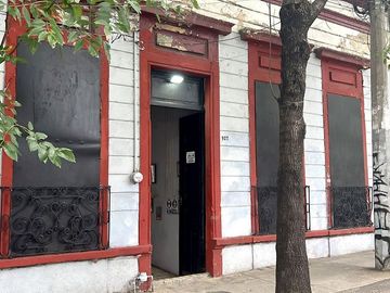 CASA EN VENTA EN AV.  HIDALGO EN LA COL. AMERICANA CON PROYECTO HOSTAL BOUTIQUE
