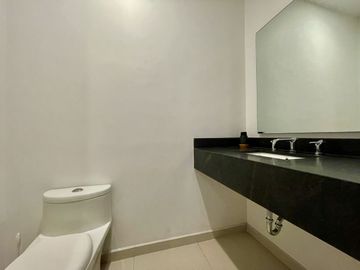CASA EN VENTA DENTRO DE FRACCIONAMIENTO RESERVA REAL VALLE REAL ZAPOPAN