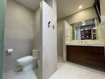 CASA EN VENTA DENTRO DE FRACCIONAMIENTO RESERVA REAL VALLE REAL ZAPOPAN