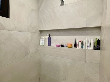 CASA EN VENTA DENTRO DE FRACCIONAMIENTO RESERVA REAL VALLE REAL ZAPOPAN