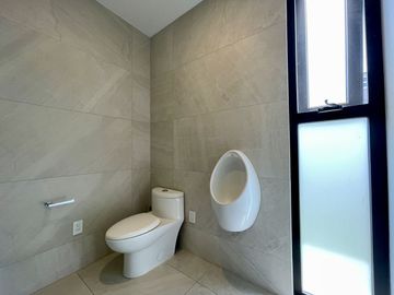 CASA EN VENTA DENTRO DE FRACCIONAMIENTO RESERVA REAL VALLE REAL ZAPOPAN