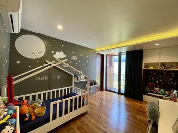 CASA EN VENTA DENTRO DE FRACCIONAMIENTO RESERVA REAL VALLE REAL ZAPOPAN