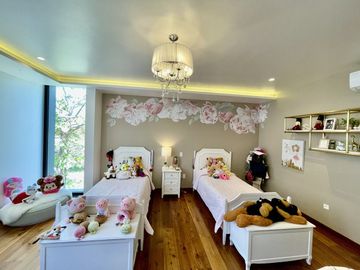 CASA EN VENTA DENTRO DE FRACCIONAMIENTO RESERVA REAL VALLE REAL ZAPOPAN