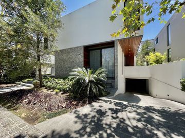 CASA EN VENTA DENTRO DE FRACCIONAMIENTO RESERVA REAL VALLE REAL ZAPOPAN