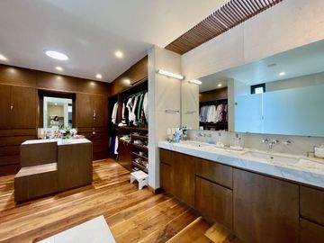 CASA EN VENTA DENTRO DE FRACCIONAMIENTO RESERVA REAL VALLE REAL ZAPOPAN