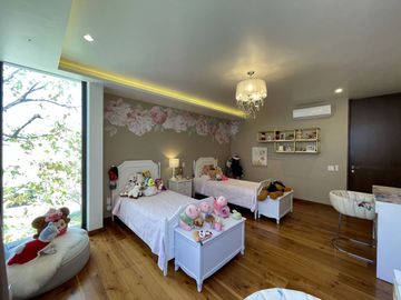 CASA EN VENTA DENTRO DE FRACCIONAMIENTO RESERVA REAL VALLE REAL ZAPOPAN