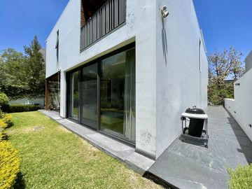 CASA EN VENTA DENTRO DE FRACCIONAMIENTO RESERVA REAL VALLE REAL ZAPOPAN