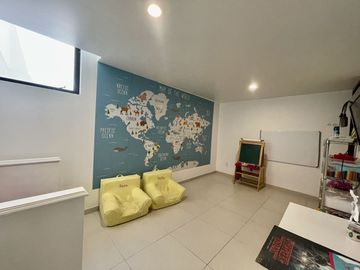 CASA EN VENTA DENTRO DE FRACCIONAMIENTO RESERVA REAL VALLE REAL ZAPOPAN