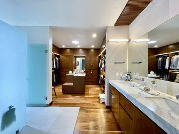 CASA EN VENTA DENTRO DE FRACCIONAMIENTO RESERVA REAL VALLE REAL ZAPOPAN