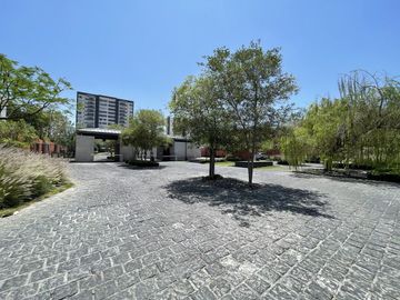 CASA EN VENTA DENTRO DE FRACCIONAMIENTO RESERVA REAL VALLE REAL ZAPOPAN