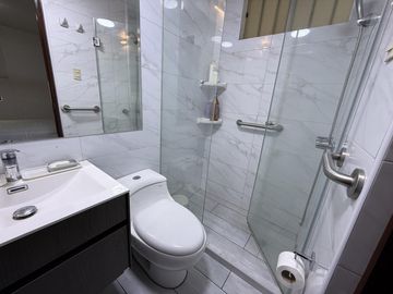 OVALO GUTIERREZ - DPTO EN 1ER PISO - 3 DORM -1 COCHERA