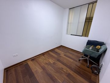 OVALO GUTIERREZ - DPTO EN 1ER PISO - 3 DORM -1 COCHERA