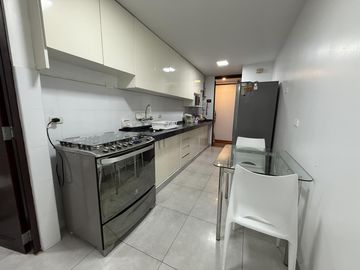 OVALO GUTIERREZ - DPTO EN 1ER PISO - 3 DORM -1 COCHERA