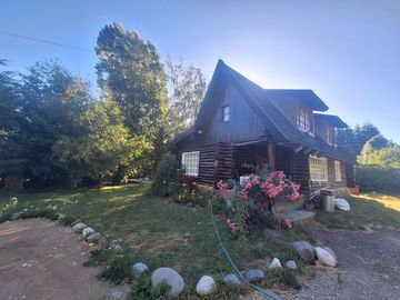 Cabaña Patagonica con GRAN LOTE Y UBICACION EN VLA