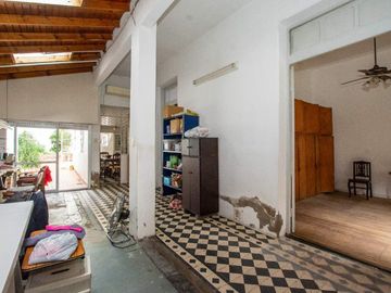 CASA 4 AMBIENTES C/ PATIO - APTA PARA INDUSTRIA