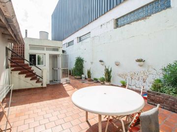 CASA 4 AMBIENTES C/ PATIO - APTA PARA INDUSTRIA