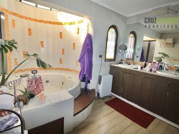 Casa en Venta en Orompello a 2 cuadras de Walker Martínez
