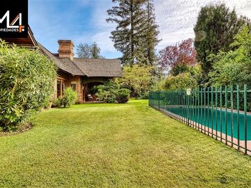 Casa en Venta en Santa Maria de Manquehue/ Camino Agua del Palo