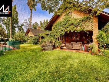 Casa en Venta en Santa Maria de Manquehue/ Camino Agua del Palo