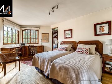 Casa en Venta en Santa Maria de Manquehue/ Camino Agua del Palo