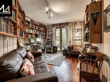Casa en Venta en Santa Maria de Manquehue/ Camino Agua del Palo