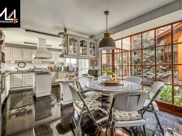 Casa en Venta en Santa Maria de Manquehue/ Camino Agua del Palo