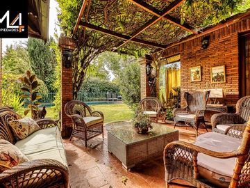 Casa en Venta en Santa Maria de Manquehue/ Camino Agua del Palo