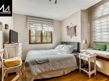 Casa en Venta en Santa Maria de Manquehue/ Camino Agua del Palo