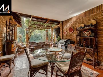 Casa en Venta en Santa Maria de Manquehue/ Camino Agua del Palo