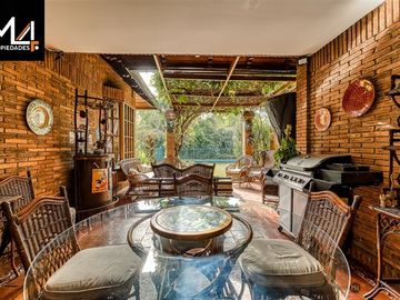 Casa en Venta en Santa Maria de Manquehue/ Camino Agua del Palo