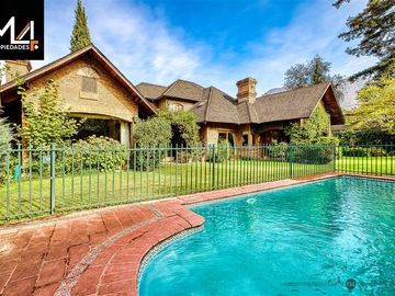 Casa en Venta en Santa Maria de Manquehue/ Camino Agua del Palo