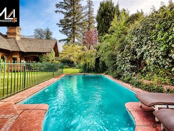 Casa en Venta en Santa Maria de Manquehue/ Camino Agua del Palo