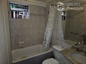 Casa en Venta en Papa Ceferino con Papa San Lino / Se vende Casa 3 Dormitorios 2 Baños con Estacionamiento