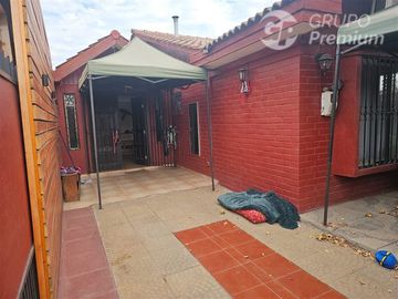 Casa en Venta en Papa Ceferino con Papa San Lino / Se vende Casa 3 Dormitorios 2 Baños con Estacionamiento