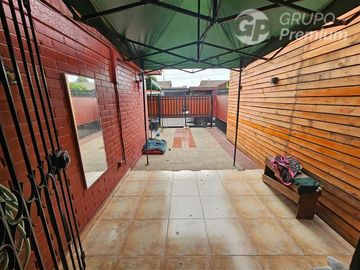 Casa en Venta en Papa Ceferino con Papa San Lino / Se vende Casa 3 Dormitorios 2 Baños con Estacionamiento